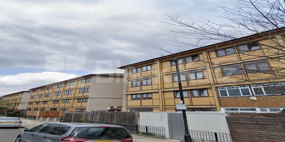 			NEW INSTRUCTION  , 3 Bedroom, 1 bath, 1 reception Apartment			 Seyssel St, Isle of Dogs / Canary Wharf